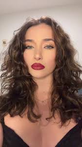 I couldnt deal with the wavy hair so i did a really bad blow out instead