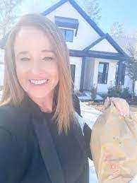 Sheri Root's Instagram, Twitter & Facebook