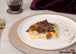 Que lo paséis monstruosamente bien cocinando. 7o0dh 0fmzak M