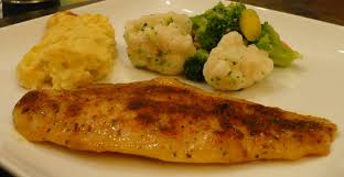 To make a taco, take each piece of romaine lettuce and fill with fish, cabbage, salsa, and avocado. How Do You Cook Com Blackened Swai Fillets