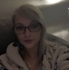 WHO WANTS A POWERFUL STAND UP FAN WORKS A TREAT XXXX £2 A NUMBER 1 Kirsty  Jayne ✔️ 2 Laura Devine credit 3 Shannon ✔️ 4 Sarah Ware ✔️ 5Sammy Fry mini