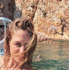 Martina Klein, guapísima y nostálgica despidiéndose del verano