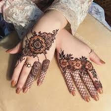 Sara Khan In 2020 Mehndi Designs For Fingers Latest Mehndi Designs Mehndi Designs Feet
