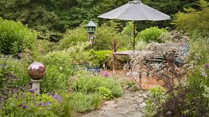 A flagstone patio is a great way to take advantage of a yard, whether it may be for personal relaxation or for bonding with family or friends. How To Lay A Flagstone Patio