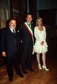 «se esistono matrimoni bianchi vip? Maria De Filippi E Maurizio Costanzo Qual E La Vera Foto Del Matrimonio Della Coppia