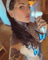 Juanita tinelli tiene 18 años y ya es una referente de moda. En Topless Total Cande Tinelli Poso A Milimetros De La Censura Casi Casi Radio Mitre