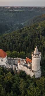 Schon seit mehr als 170 jahren schauen die über neun meter hohen teufelsköpfe bei želízy (schelesen) über das kleine flüsschen liběchovká zur elbe hinüber. Melnik In Tschechien Auf Einer Kreuzfahrt Entdecken