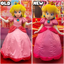 💖Sassy🖤 on X: new Princess peach mascot spotted. peach princesspeach  universalstudios universal princesspeach👑 princesspeach🍑  universalstudiosjapan nintendo nintendolive2023 t.cobv311RqR1c   X