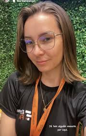 Suzana used to have waist length hair and donated it to charity. Than she  cut it even shorter!! This is her grow out length!! To see more go to  comments!! @suzanalacerda