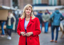 This initial investment will be used to fund the high priority actions identified last september by the national agenda on quantum technology. Jacht Op Deurverkopers Mijn Man Wordt Gek Van Die Energieverkopers Foto Ad Nl