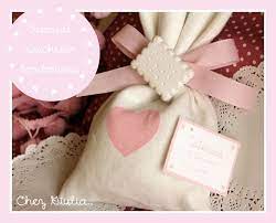 Stesso discorso vale per le decorazioni bomboniere, scelte con cura e ideali per ogni tipologia di composizione personale. Chez Giulia Tutorial Sacchetto Bomboniera Handmade Inspiration Valentine Spa Felt Baby
