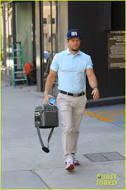 Mark Wahlberg Puts Bulging Biceps on Display in Tight Sleeves: Photo  3974820 | Mark Wahlberg Photos | Just Jared: Entertainment News