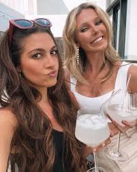 Madeleine Collins (@madeleinecollins22) • Instagram photos and videos