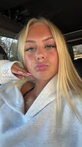 Tara Lindsay's Instagram, Twitter & Facebook