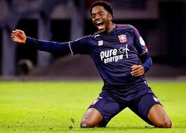 Menig играет с 2019 в твенте энсхеде (твенте). I1qqwzubdilzqm