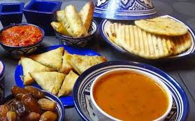 C'est une période de jeûne et de privations ( abstention de nourriture, de boisson, de tabac et de relations sexuelles du lever au coucher du soleil ). Ramadan Debutera En France Un Jour Avant Le Maroc Selon Des Astronomes