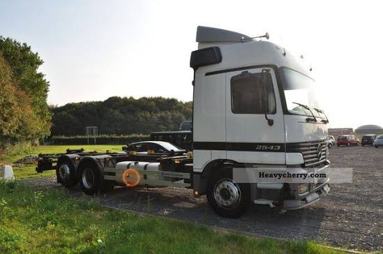 Mercedes Benz 2543LS-2004 Cab & Chassis Truck