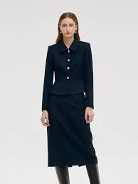 Bộ áo khoác len cashmere và chân váy midi hai mảnh