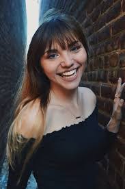 Angela Mcmanaman's Instagram, Twitter & Facebook