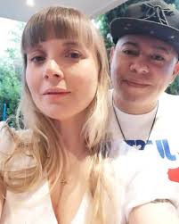 Con mi reina @solezat esperando el nuevo año, después de las 12 los saludo,  los quiero mi gente 4 life