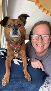 Pearl says good morning 🌞 my friends and your sweet fur babies. Me and  mommy were looking out the window for monsters for me to bark at 😂. We saw  some big