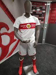 Keiner stellt ein originales sondertrikot für 50 euro rein. Darum Spielt Der Vfb Gegen Nurnberg Im Sondertrikot Die Neue 107 7