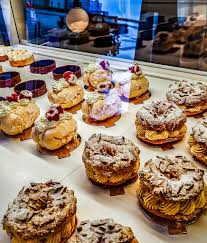 Kubo A Paris La Nouvelle Patisserie Qui Met Les Papilles Et Le Nez En Eveil En 2020 Dessert Patisserie Alimentation