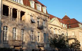 Unter umständen kann ein verkauf schon während des trennungsjahres sinnvoll sein, wenn absehbar ist, dass die scheidung durchgeführt werden wird. Das Eigenheim In Trennung Und Scheidung Rechtsanwaltin Von Lonski