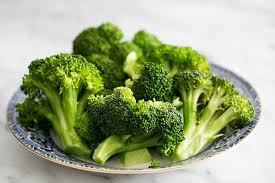 In a medium sized stock pot, bring chicken broth, onions, carrots, garlic, and celery to a boil. How To Measure The Calories In A Cup Of Broccoli When I Chop Them And Make Them Into Soup Quora