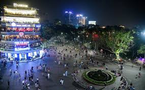 Phố đi bộ Hồ Gươm: Cẩm nang kinh nghiệm vui chơi 2025