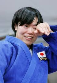 その他アイコン more menu icon をタップすると、モバイル ウェブサイトで 設定 にアクセスしたり、ヘルプを表示したり、フィードバックを送信したりできます。 Sojmpqugjyof8m