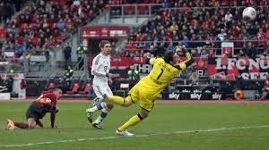 Philipp Lahm Scores His First Goal Since 2010 In His 250th Bundesliga Appearance For Bayern Munich Nurnberg Vs Bayern 08 02 20 Soccer Team Bayern Top League