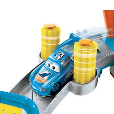When dunked back into the water tank, he reverts back to his normal colors. Disney Pixar Cars Color Change Dinoco Car Wash Playset Walmart Canada