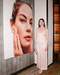 In a New York minute! 🤸 So many beauty, fashion and milestone moments with  @ubeauty and @thewhitelotus 🤍🤍🤍🤍