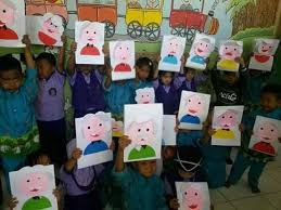 Disini nanti, kak adhi akan menggambar seorang ibu dengan anak perempuannya.bgmn cara menggambarnya? Origami Tema Keluargaku Cara Golden