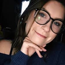 Kari Olney's Instagram, Twitter & Facebook