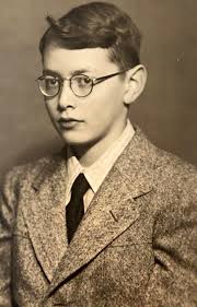 To have again a personal letter from her in one's hand was quite  wonderful': Feelings of separation between refugees and those who stayed  behind'