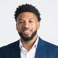After earning his accounting degree, McCoy College alumnus Devante Sanders,  CPA worked for Goldman Sachs while launching Barber Plug Supply Co.