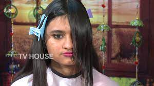 Can you explain how to cut hair to achieve a flick up at the sides and bottom? Front Feather Cut Hairstyle Youtube