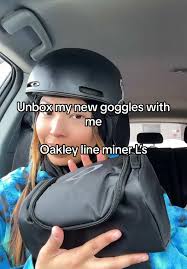 Unboxing Oakley Line Miner L Goggles for Snowboarding
