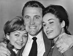 Daughter of juscelino) maria estela kubitschek (candidate for deputy governor of rio de janeiro in 2006; Schauspielerin Christine Kaufmann Gestorben Kultur Derstandard De Kultur