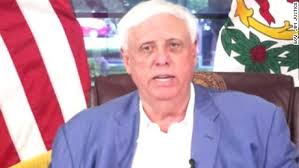 Mira cómo este gobernador republicano desmontó argumentos de los antivacunas