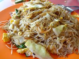 The dish is hot and spicy, and is a pleasant experience for customers. Hajjah Jamillah Rajmohamed Muslim Food Mee Hoon Goreng Nestia