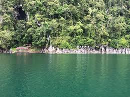 The houseboat travels to waterfalls and fishing sites providing an exhilarating adventure for nature lovers. 2021 Tasik Kenyir Resort Aktiviti Tempat Menarik Kenyir