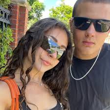 Why won't my 1987 2-stroke Evinrude 120hp outboard motor turn off?