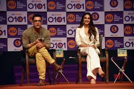 Au small finance bank limited is an indian scheduled commercial bank that was founded as vehicle finance company au financiers ltd in 1996 a. Mumbai Aamir Khan And Kiara Advani With Sanjay Agarwal Md Ceo Au Small Finance Bank At Santacruz In Mumbai On Wednesday August 11 2021 Gallery Social News Xyz