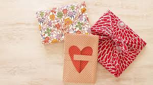3 Creative Gift Wrapping Ideas For Books Shiho Masuda Gift Wrapping Gift Wrapping Gift Wrapping Techniques Creative Gift Wrapping