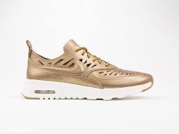 The nike air max thea is an innovative model specifically designed for women. Nike Air Max Thea Joli Golden 725118 900 Thesneakerone
