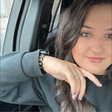 I got married 29 years ago with my Aunt holding a video camera for our  videographer. I am so confused with the new trends. You pay 2k for someone  to video 4-5