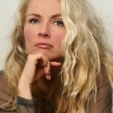 An American man by an Estonian woman